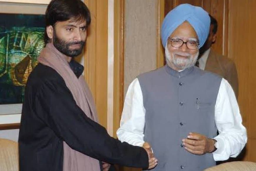 आतंकवादी हाफिज से मिलने के बाद मनमोहन सिंह ने की थी मेरी सराहना