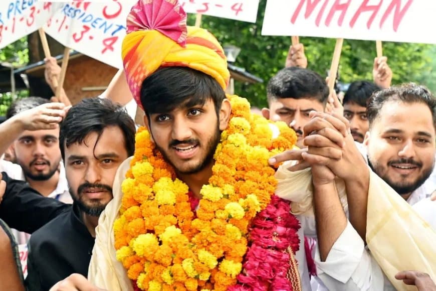 दिल्ली विवि छात्र संघ चुनाव.... एबीवीपी के आर्यन बने अध्यक्ष