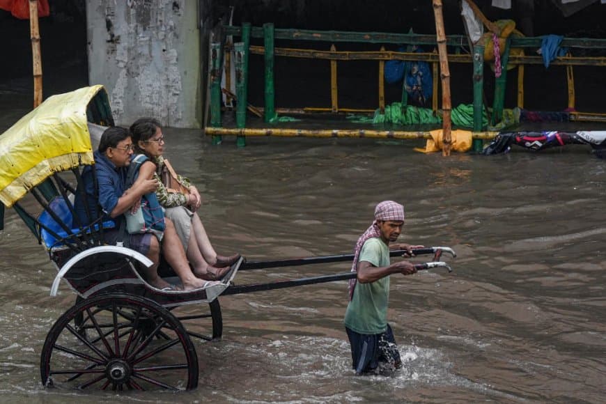 बारिश-बाढ़ का कहर... महाराष्ट्र और कोलकाता में 18 लोगों की मौत