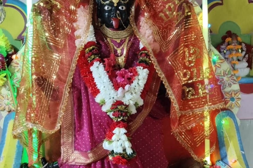 दुर्गाष्टमी पर मंदिरों में उमड़ी भीड़... लगे माता रानी के जयकारे