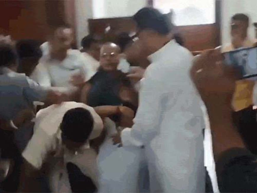 मार्शल ने भाजपा चीफ व्हिप शंकर घोष को जबरदस्ती सदन से बाहर निकाला।