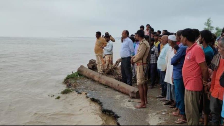 यूपी में 20 लोगों से भरी नाव शारदा नदी में पलटी