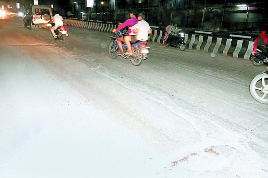 सिरमौर फ्लाईओवर बदहाल: करोड़ों की लागत से बने पुल पर गड्ढों का साम्राज्य, पीडब्ल्यूडी की लापरवाही उजागर