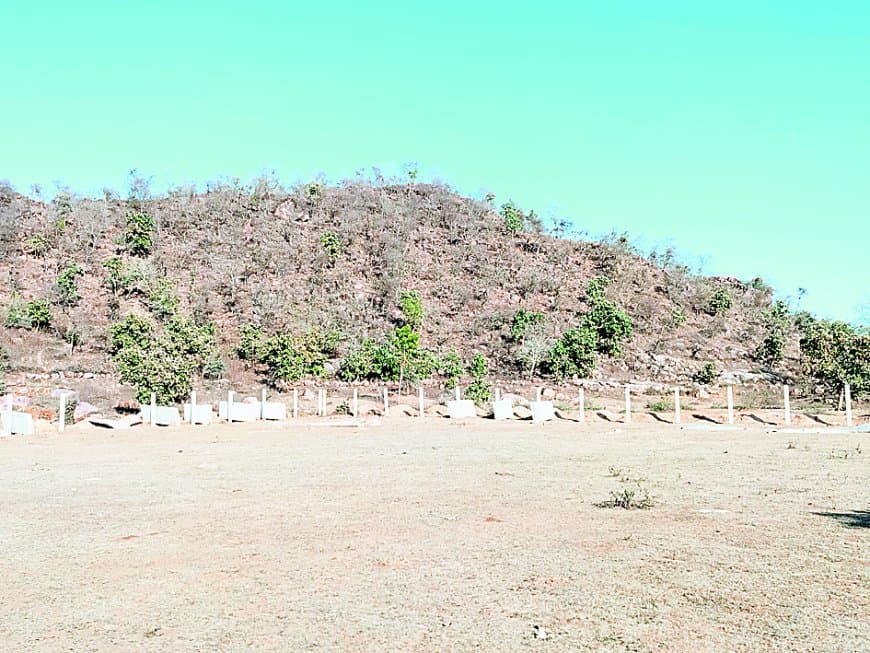 अविनि परिधि ग्रेनाइट कंपनी पर जबरन भू-अर्जन का आरोप: किसानों में आक्रोश, आंदोलन की चेतावनी