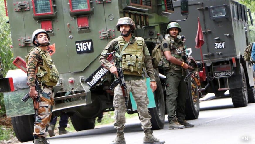 कुलगाम में मुठभेड़... एक आतंकी ढेर.. तीन जवान घायल... चार दहशतगर्द घिरे