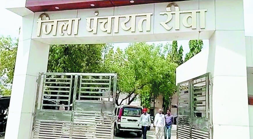 रीवा में पीएम आवास योजना की लापरवाही पर कार्रवाई: 11 सचिवों की वेतनवृद्धि रोकी, 8 ग्राम रोजगार सहायकों का वेतन राजसात