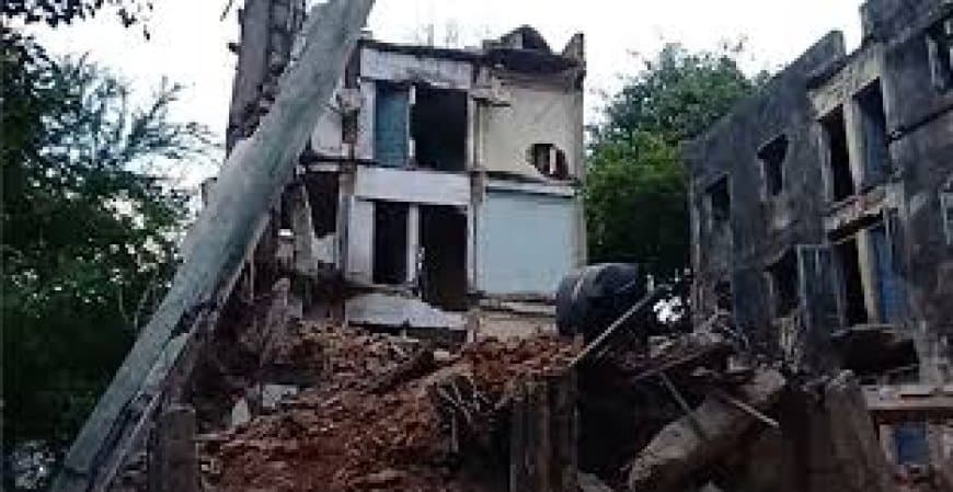 जबलपुर में BSNL की 4-मंजिला इमारत ढही, एक व्यक्ति घायल | विजय नगर हादसा