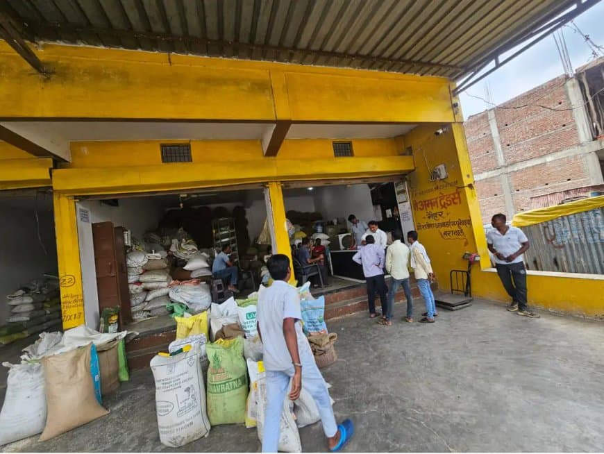 मैहर में 16 सेकंड में गल्ला व्यापारी से 8 लाख की चोरी: सीसीटीवी में कैद हुई वारदात, लाल बाइक से आया बदमाश – 5 साल में पांचवीं घटना से व्यापारियों में आक्रोश