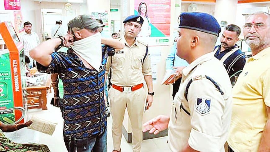 रीवा जिले में नए एसपी शैलेन्द्र सिंह चौहान की सख्त कार्यवाही: गुंडा-बदमाशों की निगरानी शुरू, बैंकों और सार्वजनिक स्थलों पर पहुंची पुलिस