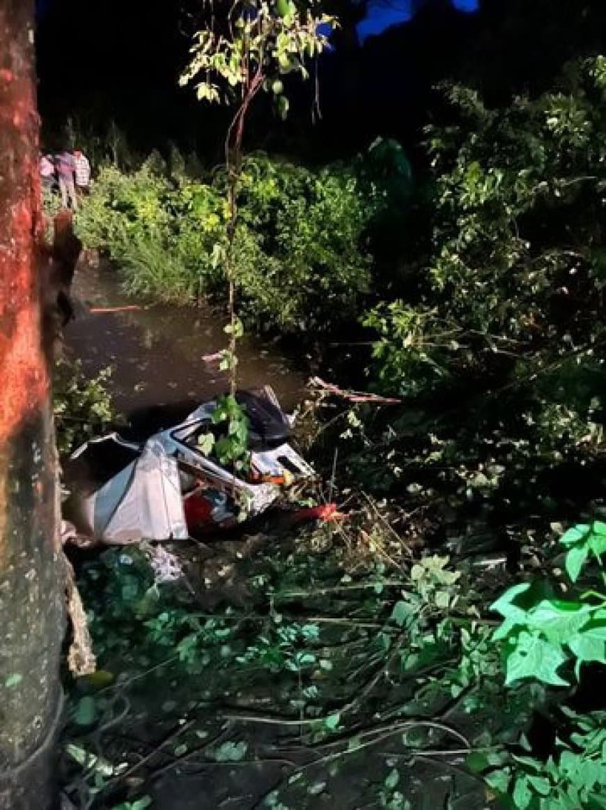 हादसे की सूचना मिलते ही पुलिस और एसडीआरएफ की टीम मौके पर पहुंची और रेस्क्यू शुरू किया।