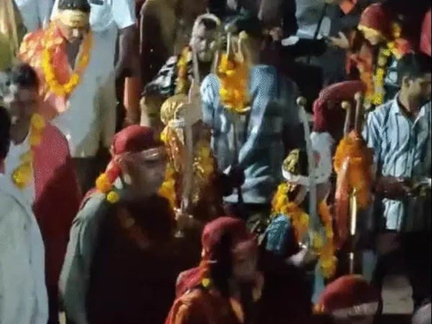 भूतड़ी अमावस्या पर देर रात श्रद्धालुओं का नर्मदा स्नान: