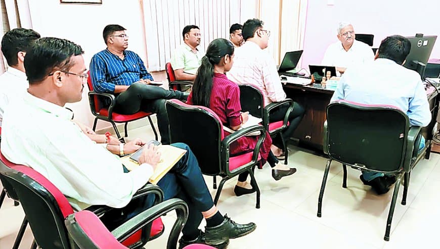 बिजली राजस्व वसूली में बड़ी चूक: सतना सर्किल लक्ष्य से बहुत पीछे, अधीक्षण अभियंता ने अधिकारियों को लगाई फटकार – फेल ट्रांसफार्मर बदलने और उपभोक्ताओं की शिकायतें सुलझाने के निर्देश