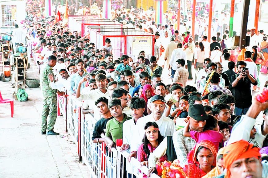 नवरात्र मेला: मां शारदा के दरबार में उमड़ा भक्तों का सैलाब – पहले दिन ही सवा लाख श्रद्धालुओं ने किए दर्शन, चप्पे-चप्पे पर तैनात रही पुलिस