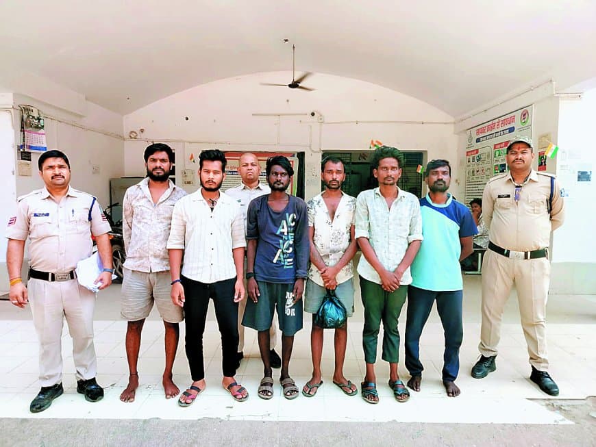 सतना पुलिस की बड़ी कार्रवाई: 6 स्थायी वारंटी और एक जिला बदर आरोपी गिरफ्तार, निगरानीशुदा बदमाशों पर भी कसा शिकंजा