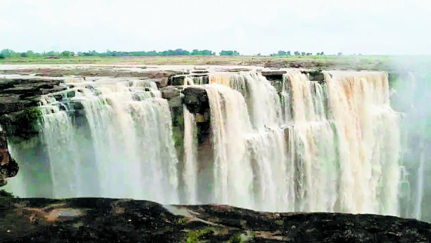 प्रवेश व वाहन पार्किंग के नाम पर बहुती वाटरफॉल में सरहंगों की खुली लूट, अवैध वसूली का वीडियो वायरल, पुलिस-प्रशासन पर उठे सवाल