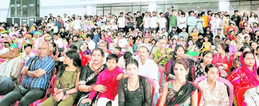 सफेद शेर की नगरी रीवा में नवरात्रि गरबा-डांडिया महोत्सव: मिसेज इंडिया इंटरनेशनल 2025 मुस्कान जिज्ञासी ने दी खास प्रशंसा, हजारों दर्शकों संग झूमे कलाकार