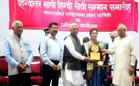 'हिन्दी सेवी सम्मान' - भाषा व्यक्ति को सरल, सहृदय और संवेदनशील बनाती है: राज्यपाल