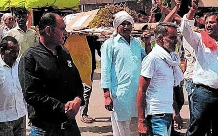 भावांतर योजना के विरोध में किसानों ने निकाली शव यात्रा, किया पुतला दहन