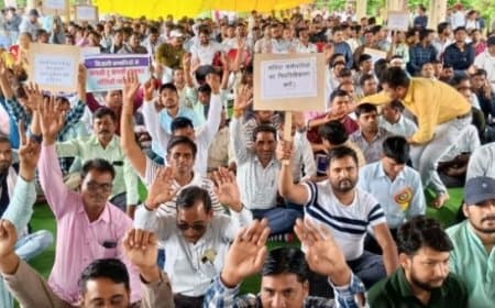 MP महाक्रांति रैली: आउटसोर्स/अस्थायी कर्मचारियों ने माँगा समान वेतन, नियमितीकरण की मांग