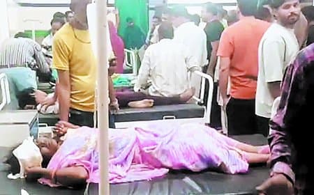 मजदूरों से भरा वाहन पलटा, 20 लोग घायल, 4 की हालत गंभीर