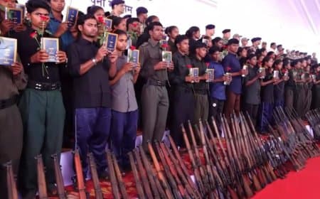 छत्तीसगढ़: जगदलपुर में 208 नक्सलियों का सामूहिक समर्पण, सीएम साय ने बताया 'ऐतिहासिक दिन' | 'पूना मारगेम' से मुख्यधारा में वापसी