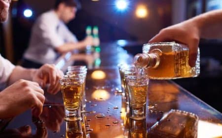 दिल्ली सरकार का भरा खजाना, शराब से 15 फीसदी बढ़ी कमाई