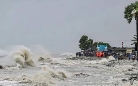 चेतावनी...110 किमी तक गति से आंध्र की ओर बढ़ रहा तूफान ‘मोंथा’
