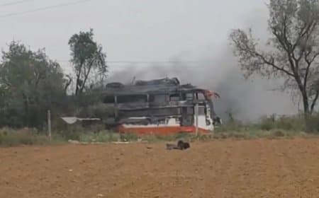 जयपुर... अब हाईटेंशन से बस में लगी आग... दो की मौत, दस यात्री झुलसे