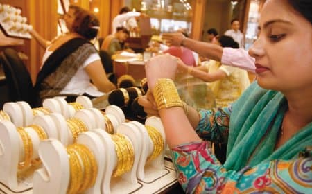 धनतेरस पर रिकॉर्ड महंगा... अब सोना 1,913 और चांदी 1,631 सस्ती  