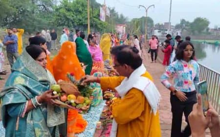 उगते सूर्य को अर्घ्य के साथ छठ महापर्व का समापन