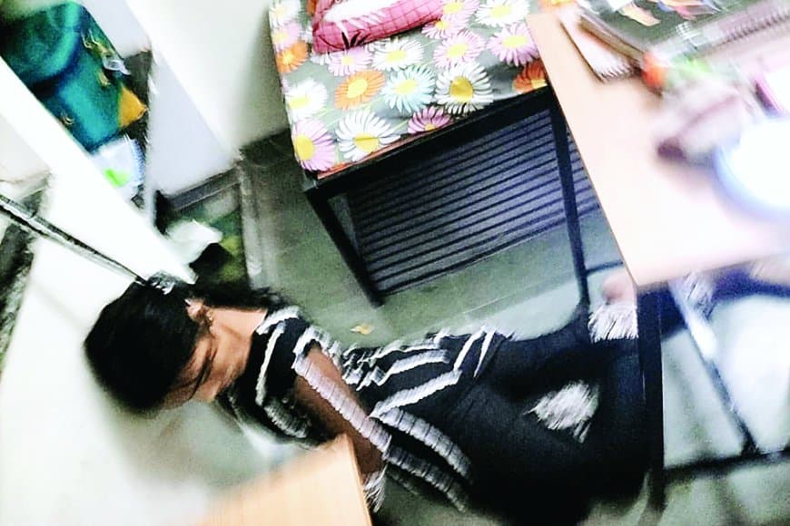 सीधी बालिका हॉस्टल में संदिग्ध हालात में मिली छात्रा की लाश, दीवार पर लिखा धमकी भरा संदेश — परिजनों ने हत्या का शक जताया, न्यायिक जांच की मांग तेज