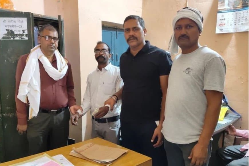 मुरैना... घूस की दूसरी किस्त लेते पकड़ाया पोरसा जनपद का बाबू