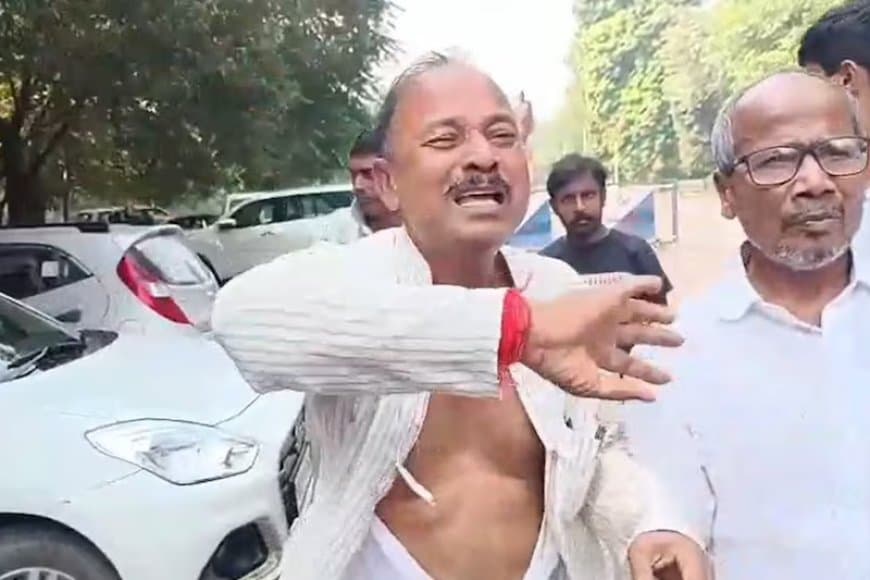 बिहार... टिकट न मिलने पर फाड़ा कुर्ता... जमीन पर लेटकर खूब रोए 