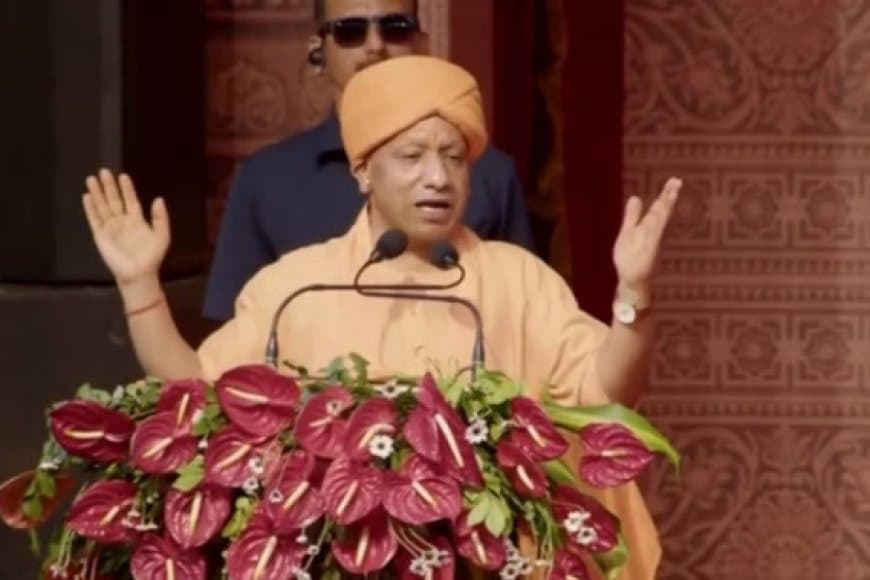 दीपोत्सव 2025 अयोध्या: CM योगी ने किया प्रभु श्रीराम का राजतिलक, कहा- 'जहाँ कभी गोलियां चली थीं, वहाँ अब दीप जल रहे हैं'