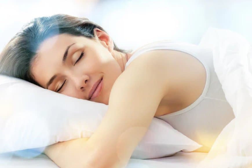 त्वचा और हैल्दी बाल दोनों के लिए बहुत ही फायदेमंद है ब्यूटी स्लीप  
