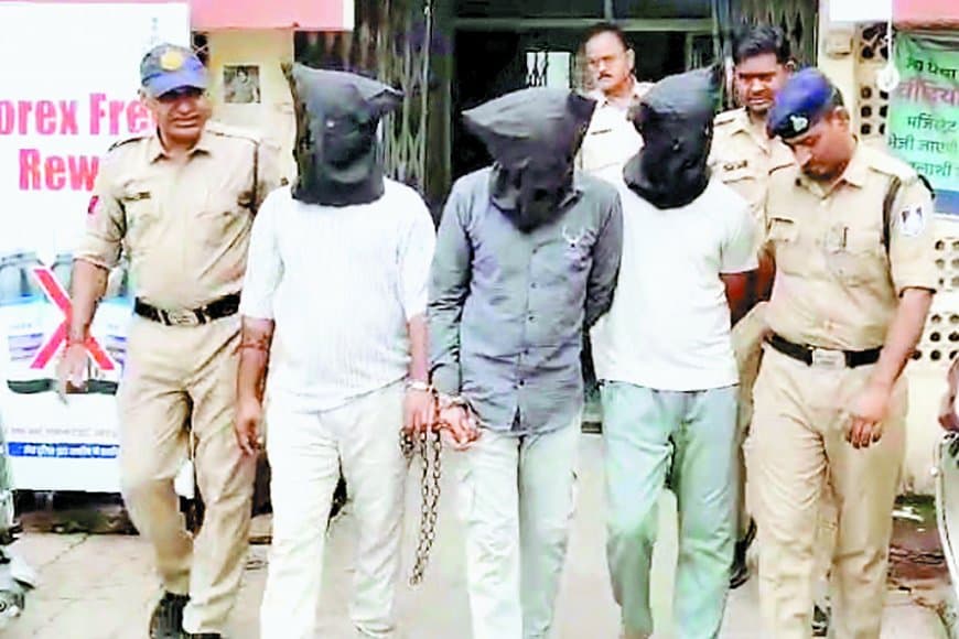 रीवा में नशे के कारोबार पर पुलिस की बड़ी कार्रवाई — 4 लाख की 1920 शीशी नशीली सिरप के साथ तीन तस्कर गिरफ्तार, एनडीपीएस एक्ट के तहत मामला दर्ज, सप्लायर की तलाश जारी