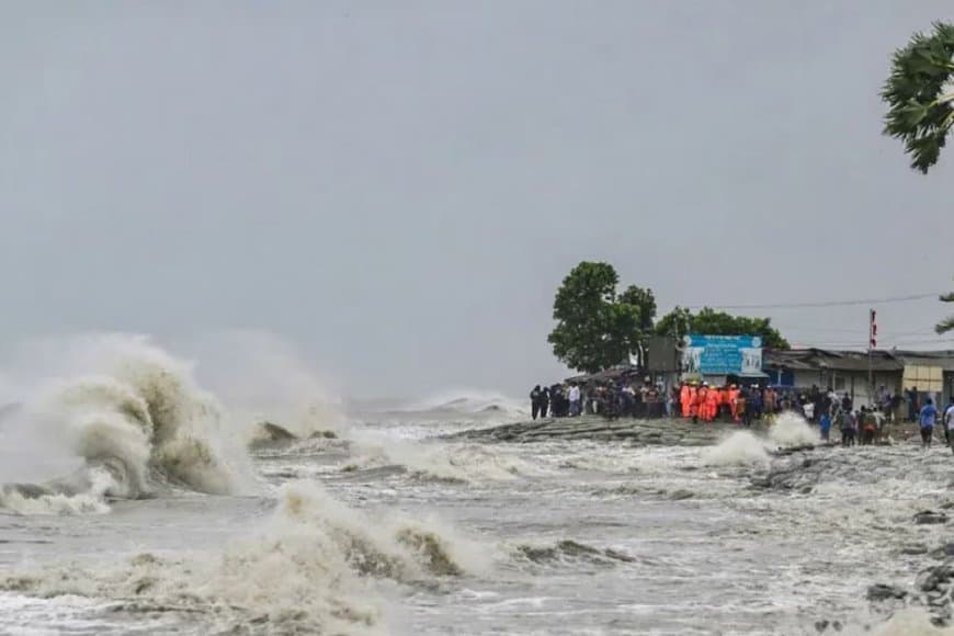 चेतावनी...110 किमी तक गति से आंध्र की ओर बढ़ रहा तूफान ‘मोंथा’