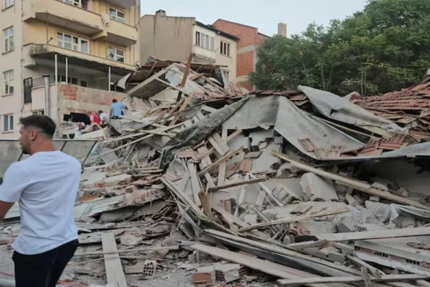 पश्मिमी तुर्किए में भूकंप... 6.1 रही तीव्रता, दहशत में भागे लोग