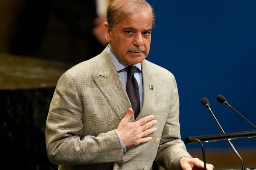 पाकिस्तान पीएम की फजीहत...  प्रोपेगेंडा फैलाते पकड़ाए शहबाज