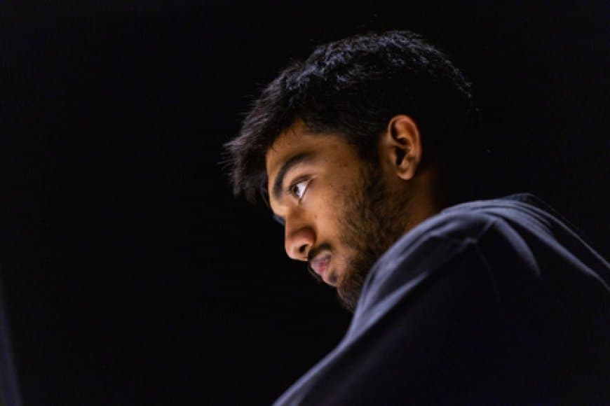 क्लच शतरंज चैंपियन शोडाउन : गुकेश अंतिम स्थान पर खिसके, कार्लसन ने बनाई बढ़त 