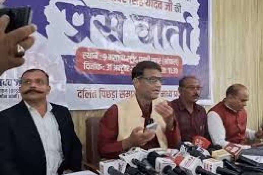 धीरेंद्र शास्त्री की 'सनातन एकता पदयात्रा' पर विवाद: दामोदर यादव हाईकोर्ट में देंगे चुनौती, FIR की तैयारी