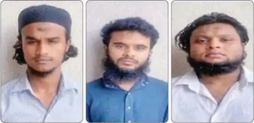 राजकोट में पकड़े गए तीनों आतंकी।