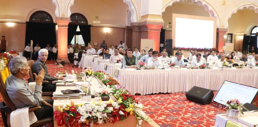 सीएस की दो टूक... स्कूल नहीं आने वाले शिक्षकों पर लें सख्त एक्शन