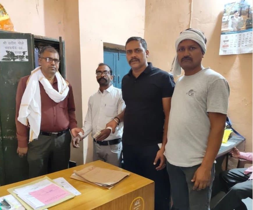 मुरैना... घूस की दूसरी किस्त लेते पकड़ाया पोरसा जनपद का बाबू