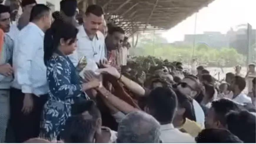 सागर: खाद वितरण के दौरान महिला तहसीलदार ने किसान को मारा थप्पड़? SDM ने किया इनकार, वीडियो वायरल