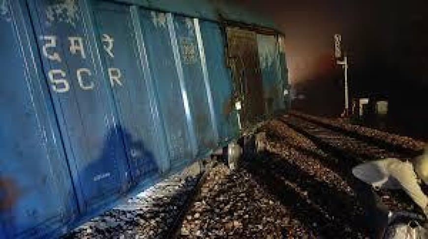 मथुरा ट्रैक पर मालगाड़ी बेपटरी होने से दिल्ली-भोपाल रेल यातायात प्रभावित; शताब्दी एक्सप्रेस रद्द, 10 से अधिक ट्रेनों के रूट बदले