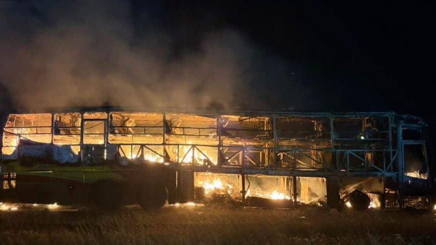 आंध्र प्रदेश... टक्कर के बाद बस में लगी आग, 20 जिंदगी खाक