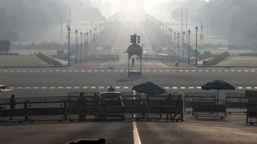 देश की राजधानी में जनता का दम घुट रहा है।