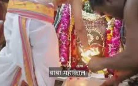 महाकाल में कार्तिक द्वादशी पर उमड़ा भक्तों का सैलाब: बाबा महाकाल ने सूर्य और बेलपत्र धारण कर दिए दर्शन