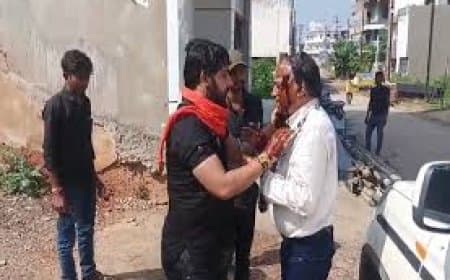 सीधी में विवाद: सिविल सर्जन के चेहरे पर कालिख पोती, शिवसेना नेता ने किया सरेंडर